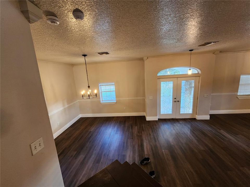 For Sale: $650,000 (5 beds, 3 baths, 2960 Square Feet)