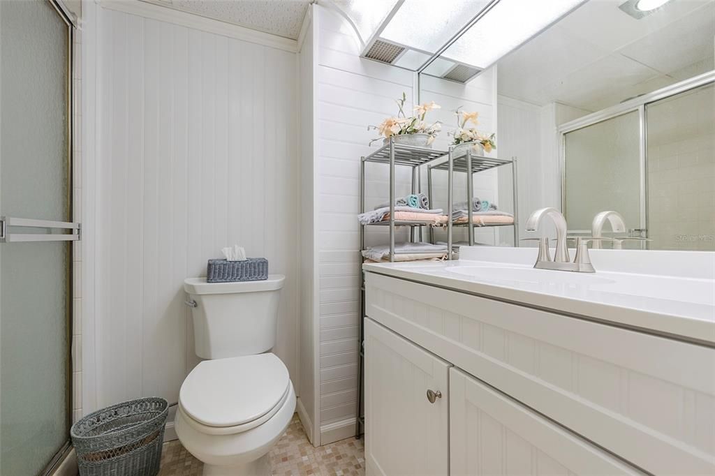 Под контрактом: $299,000 (2 спален, 2 ванн, 1200 Квадратных фут)