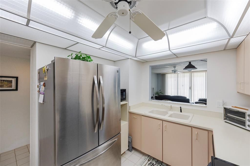 Под контрактом: $299,000 (2 спален, 2 ванн, 1200 Квадратных фут)