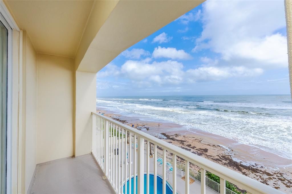 Под контрактом: $299,000 (2 спален, 2 ванн, 1200 Квадратных фут)