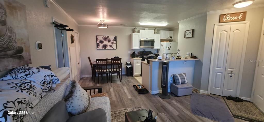 合同活跃: $145,000 (1 贝兹, 1 浴室, 648 平方英尺)