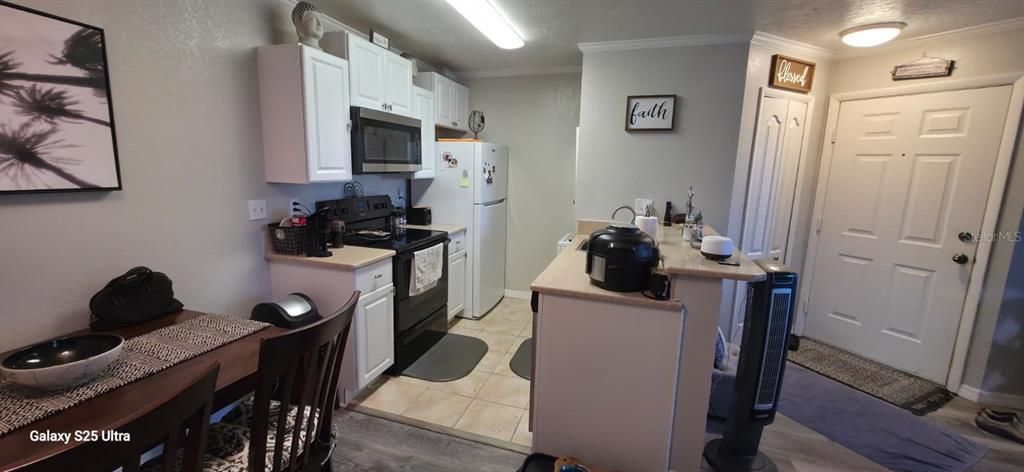 合同活跃: $145,000 (1 贝兹, 1 浴室, 648 平方英尺)