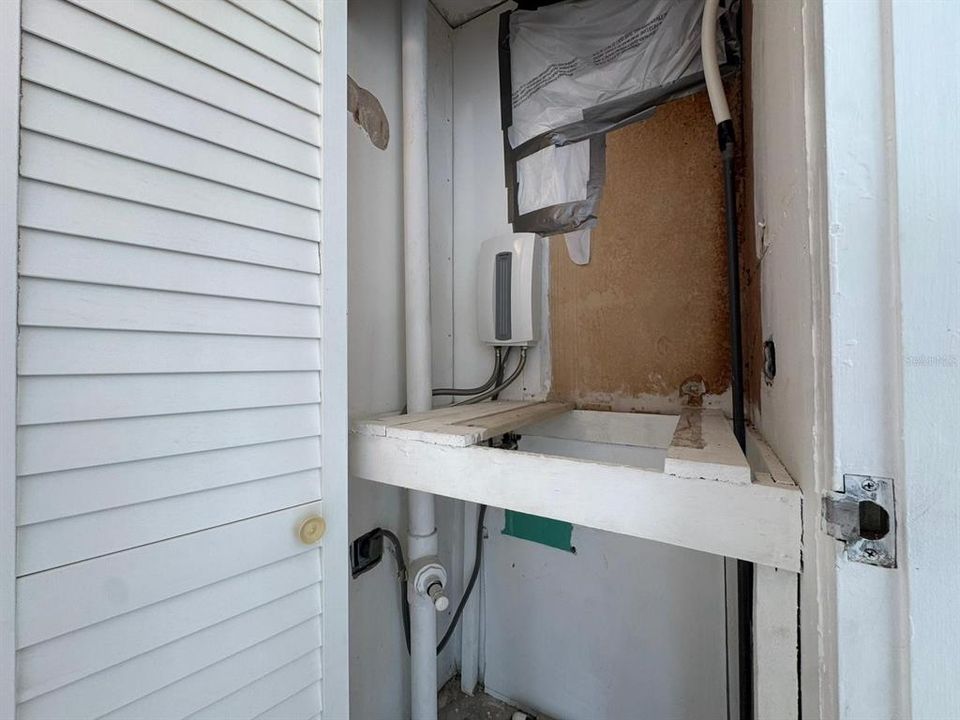 Active With Contract: $350,000 (1 beds, 1 baths, 535 Square Feet)