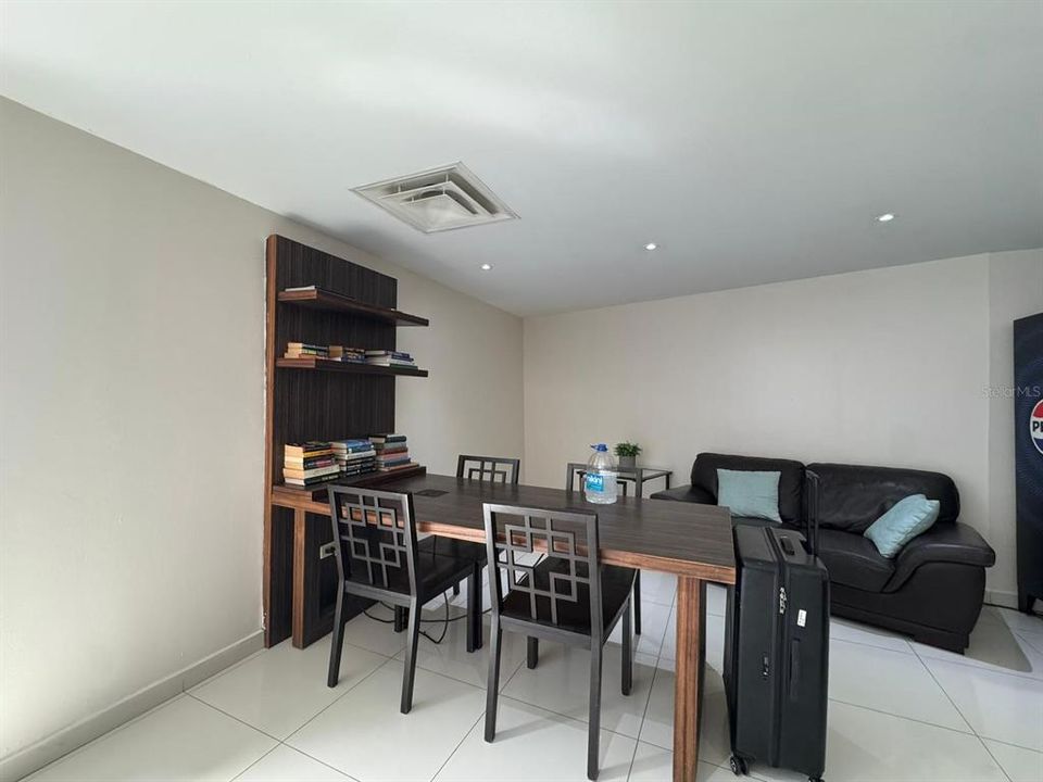 Active With Contract: $350,000 (1 beds, 1 baths, 535 Square Feet)