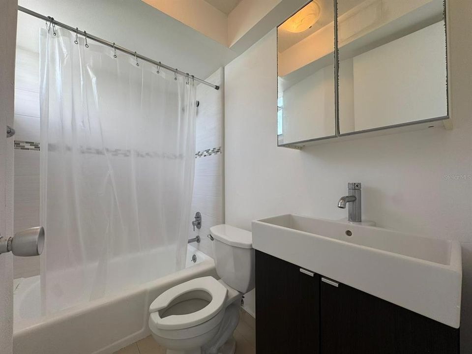 Active With Contract: $350,000 (1 beds, 1 baths, 535 Square Feet)