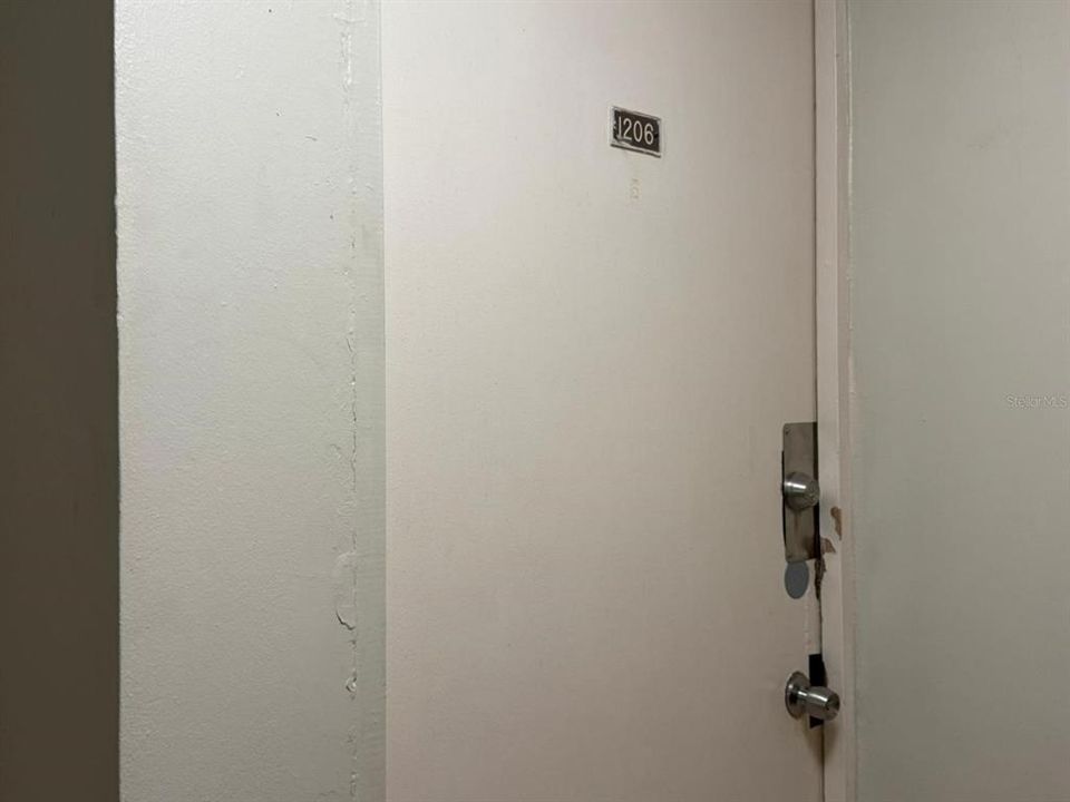 Active With Contract: $350,000 (1 beds, 1 baths, 535 Square Feet)