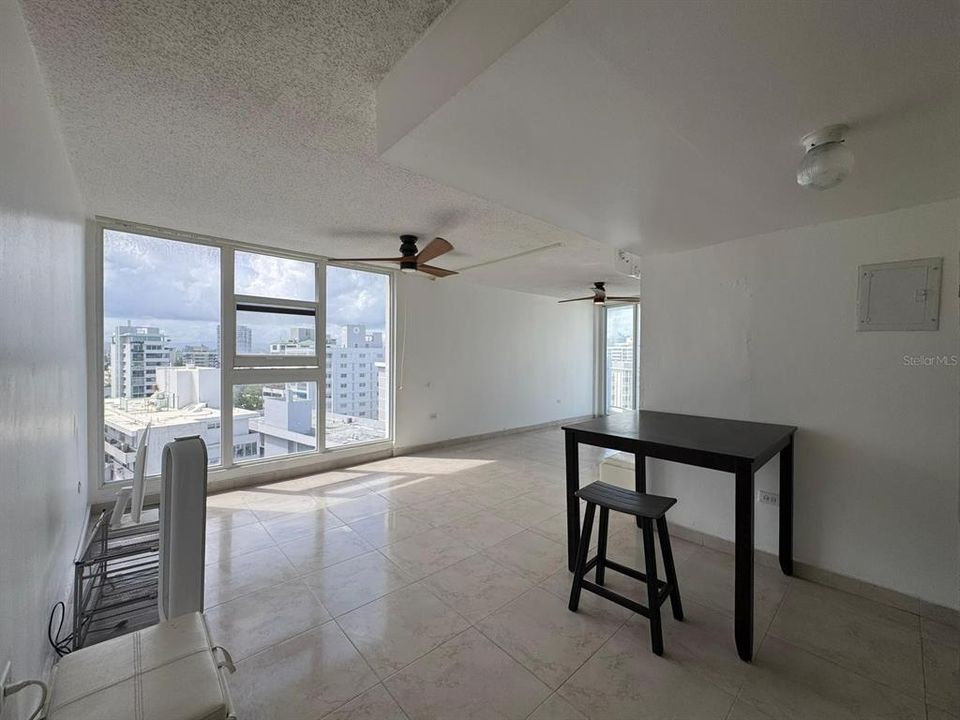 Active With Contract: $350,000 (1 beds, 1 baths, 535 Square Feet)