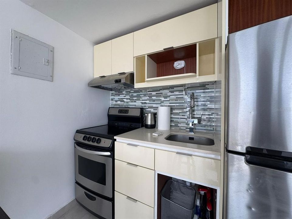 Active With Contract: $350,000 (1 beds, 1 baths, 535 Square Feet)