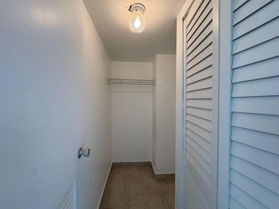 Active With Contract: $350,000 (1 beds, 1 baths, 535 Square Feet)