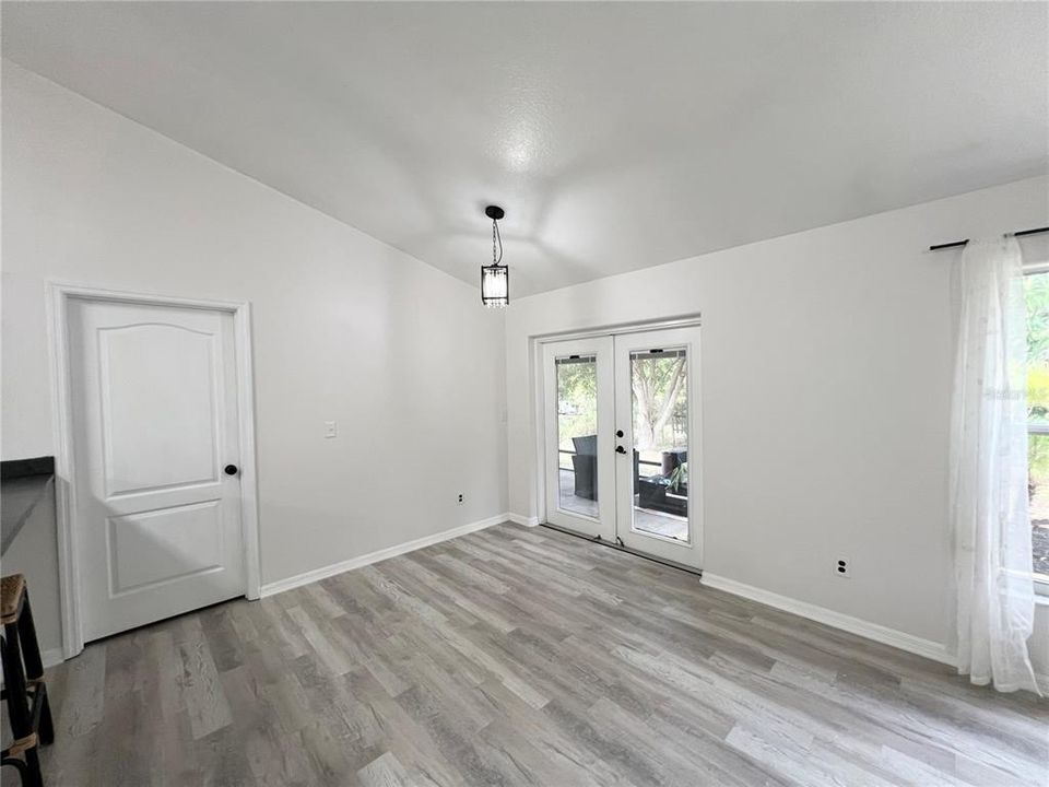 For Rent: $2,200 (3 beds, 2 baths, 1320 Square Feet)