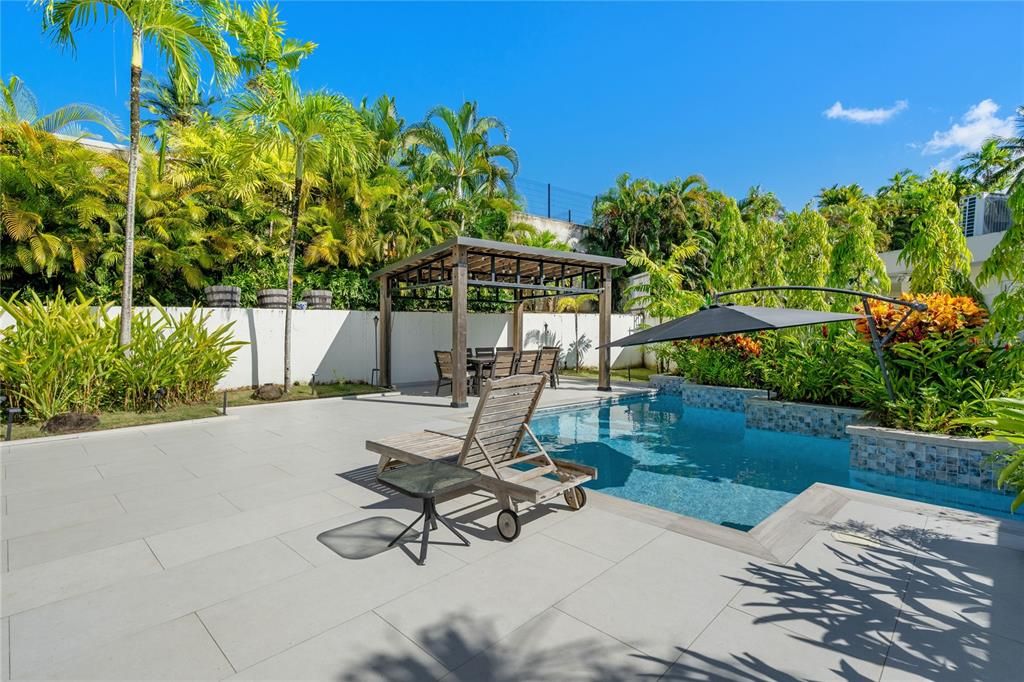 En Venta: $1,200,000 (4 camas, 2 baños, 2045 Pies cuadrados)