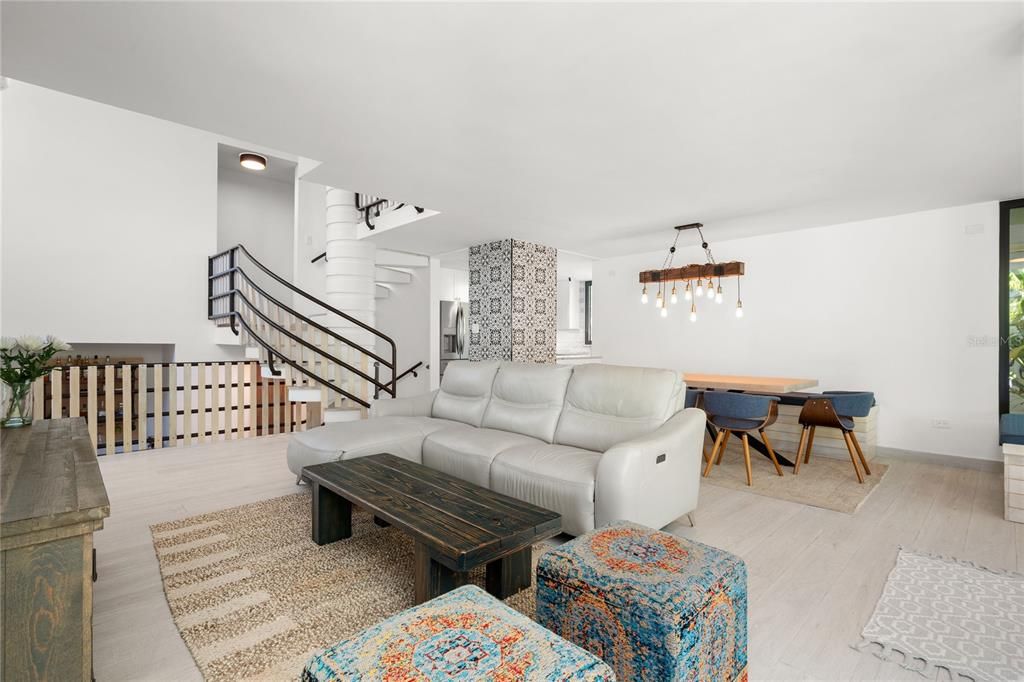 En Venta: $1,200,000 (4 camas, 2 baños, 2045 Pies cuadrados)