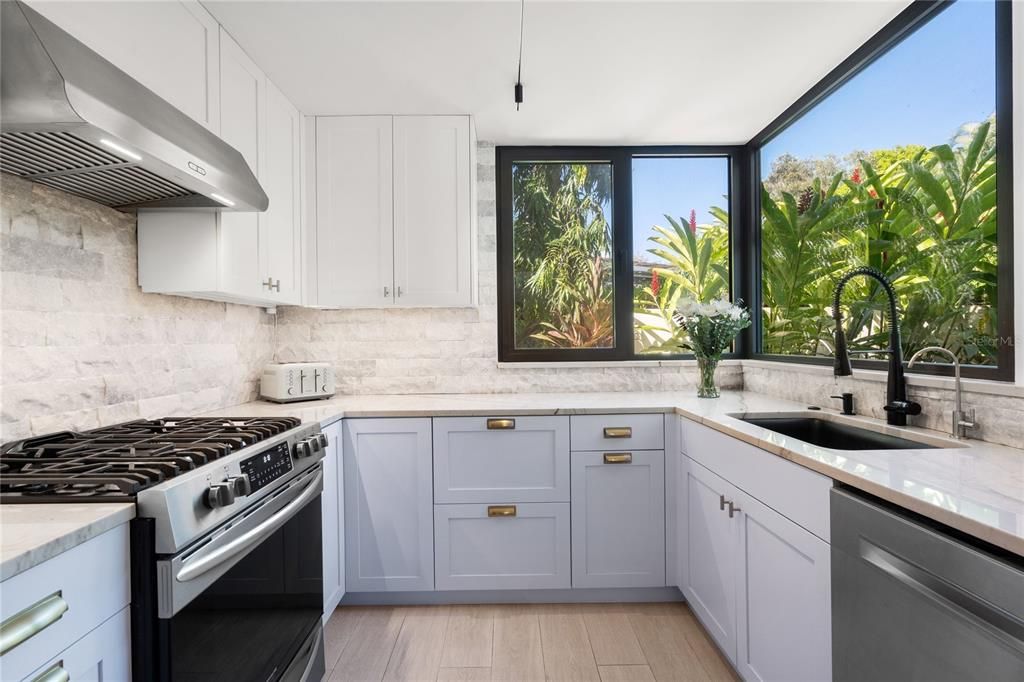 En Venta: $1,200,000 (4 camas, 2 baños, 2045 Pies cuadrados)