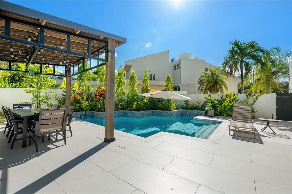 En Venta: $1,200,000 (4 camas, 2 baños, 2045 Pies cuadrados)