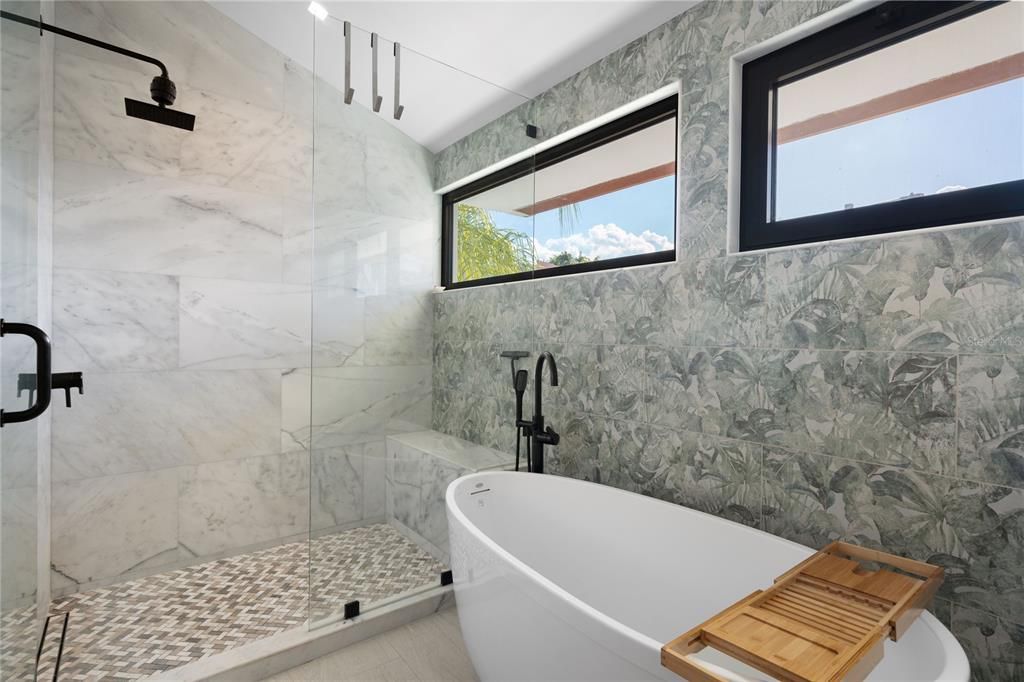 En Venta: $1,200,000 (4 camas, 2 baños, 2045 Pies cuadrados)