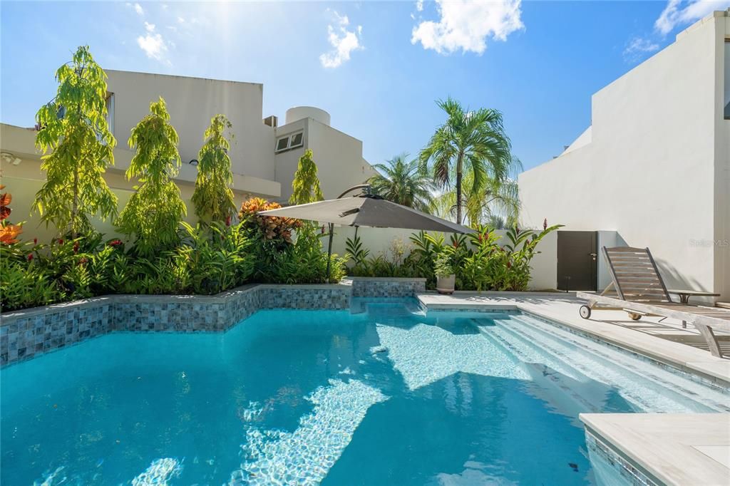 En Venta: $1,200,000 (4 camas, 2 baños, 2045 Pies cuadrados)