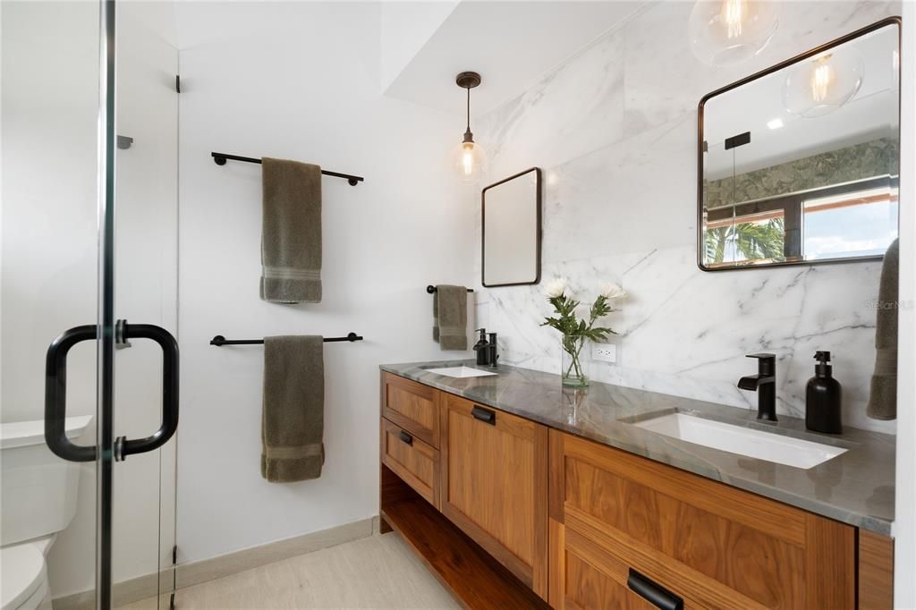 En Venta: $1,200,000 (4 camas, 2 baños, 2045 Pies cuadrados)