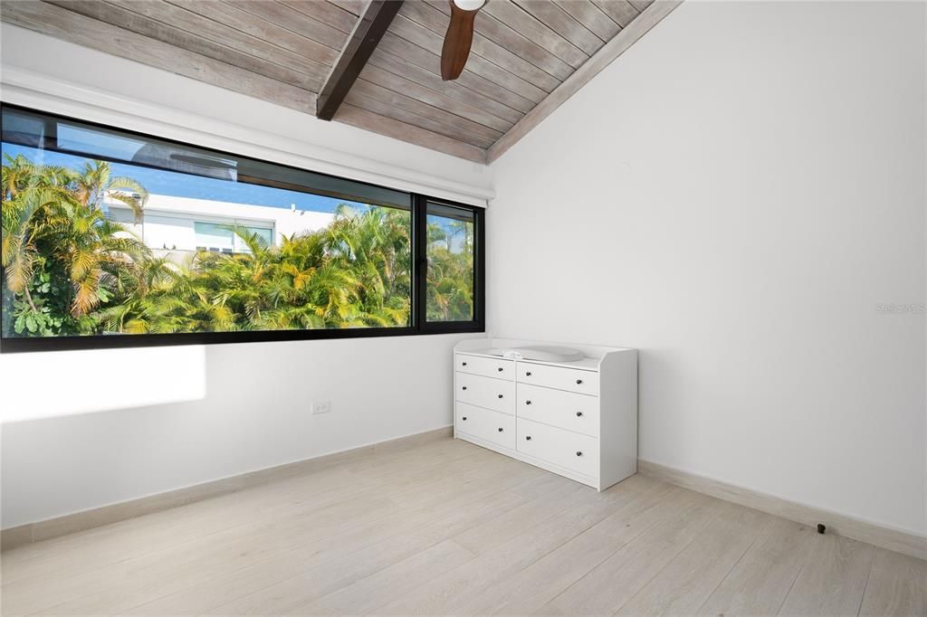 En Venta: $1,200,000 (4 camas, 2 baños, 2045 Pies cuadrados)