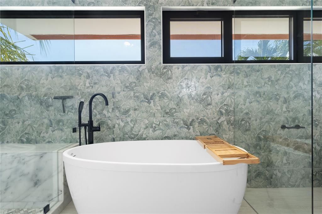 En Venta: $1,200,000 (4 camas, 2 baños, 2045 Pies cuadrados)