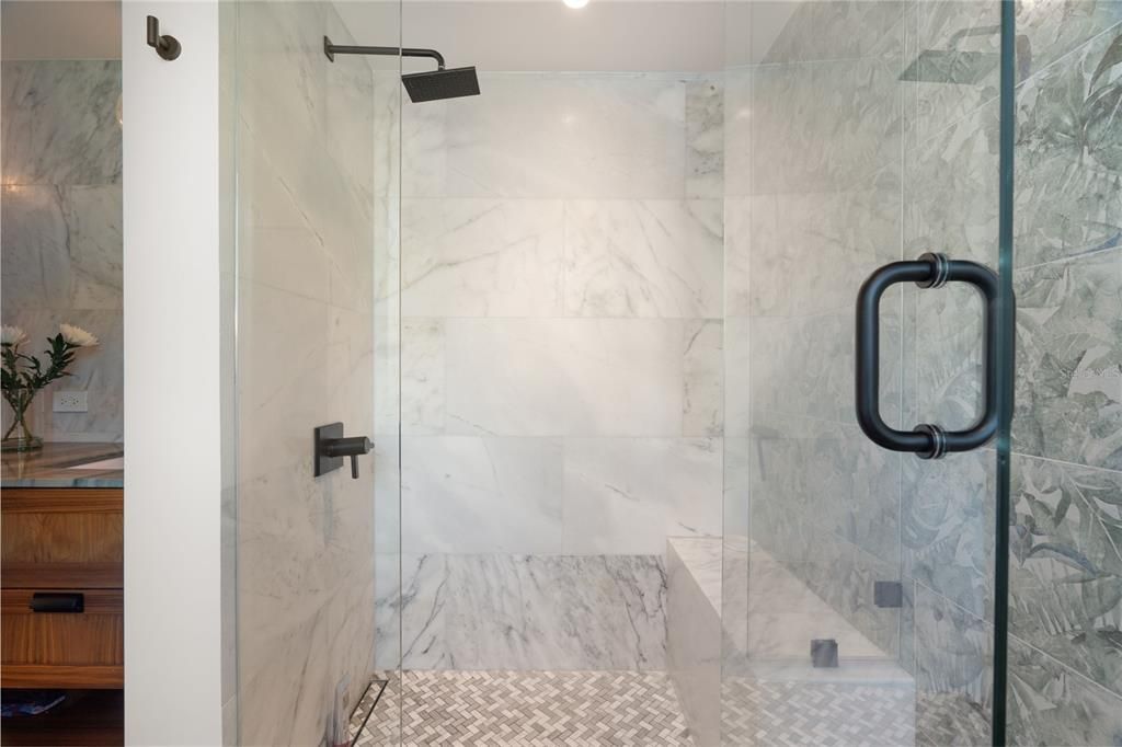 En Venta: $1,200,000 (4 camas, 2 baños, 2045 Pies cuadrados)