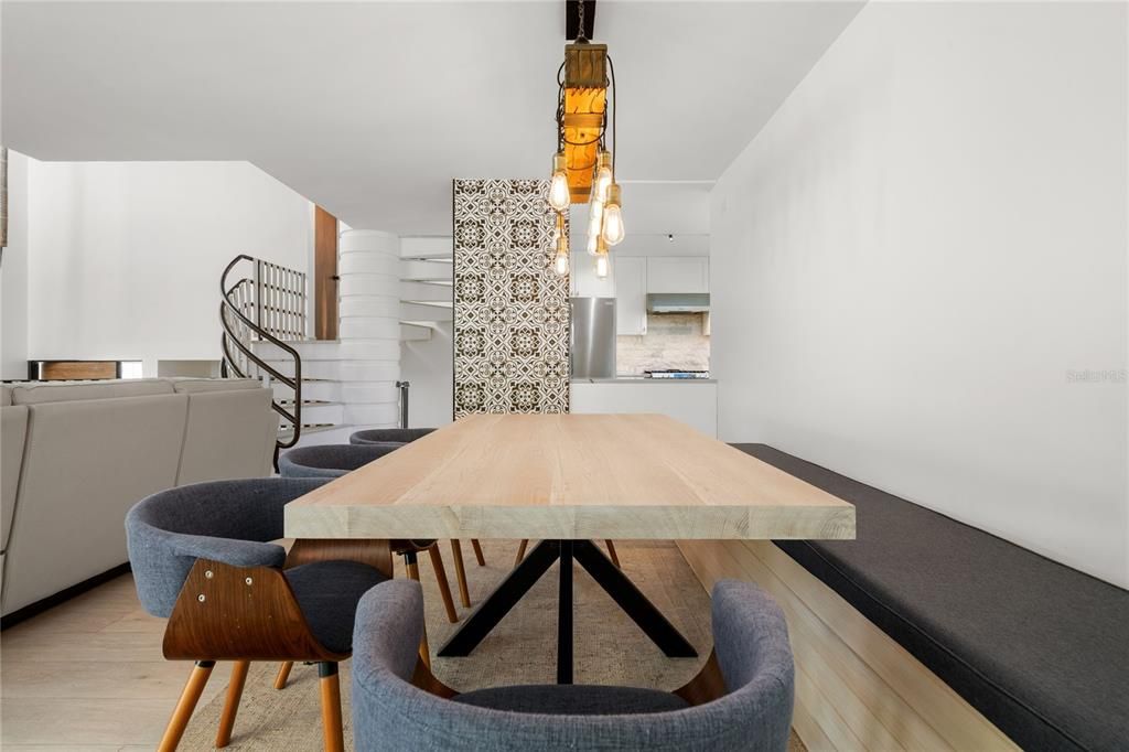 En Venta: $1,200,000 (4 camas, 2 baños, 2045 Pies cuadrados)