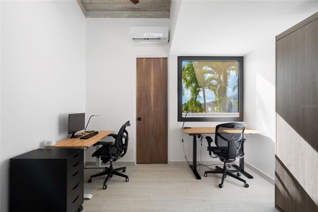 En Venta: $1,200,000 (4 camas, 2 baños, 2045 Pies cuadrados)