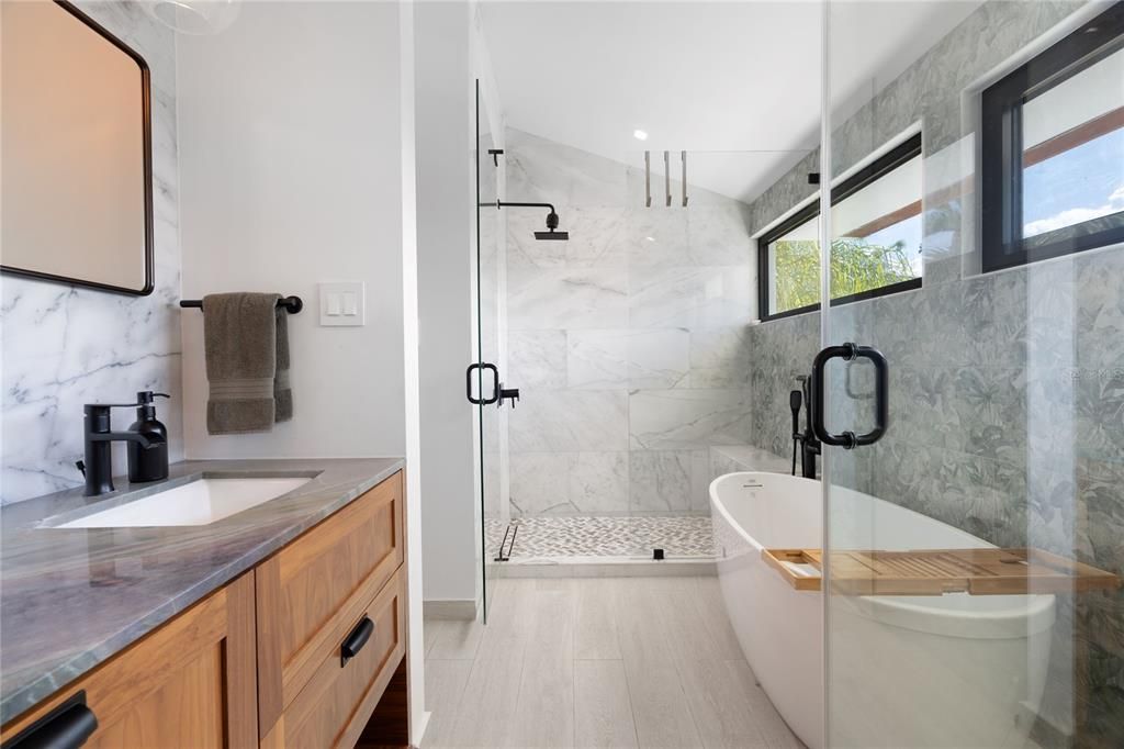 En Venta: $1,200,000 (4 camas, 2 baños, 2045 Pies cuadrados)