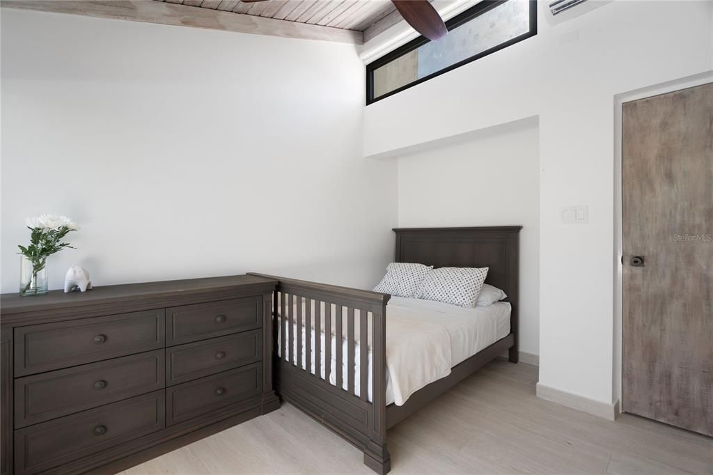 En Venta: $1,200,000 (4 camas, 2 baños, 2045 Pies cuadrados)