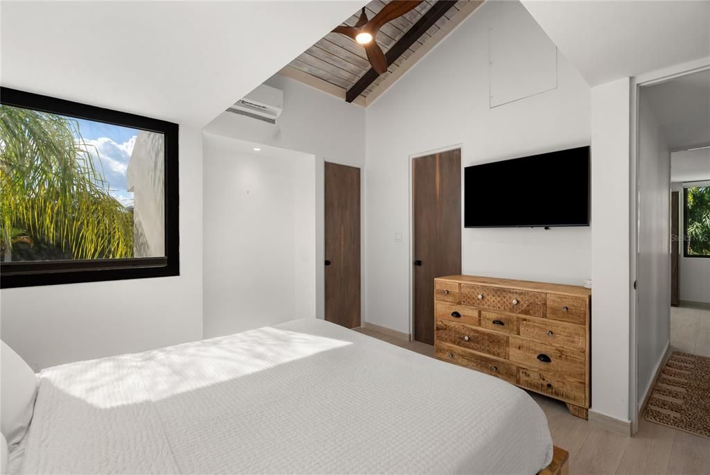 En Venta: $1,200,000 (4 camas, 2 baños, 2045 Pies cuadrados)