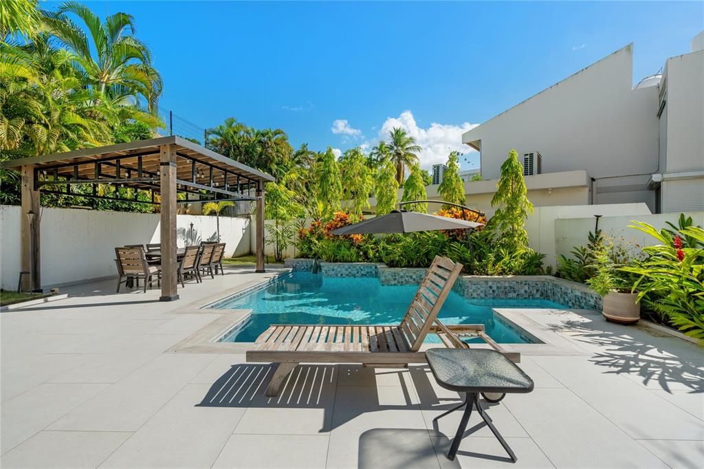 En Venta: $1,200,000 (4 camas, 2 baños, 2045 Pies cuadrados)