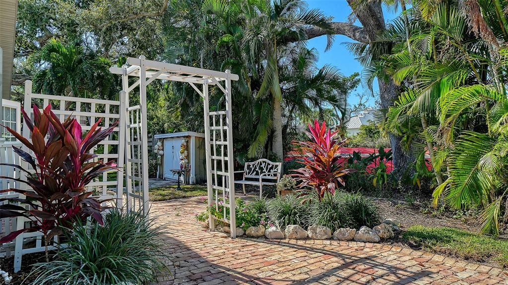 Под контрактом: $1,495,000 (4 спален, 3 ванн, 3220 Квадратных фут)