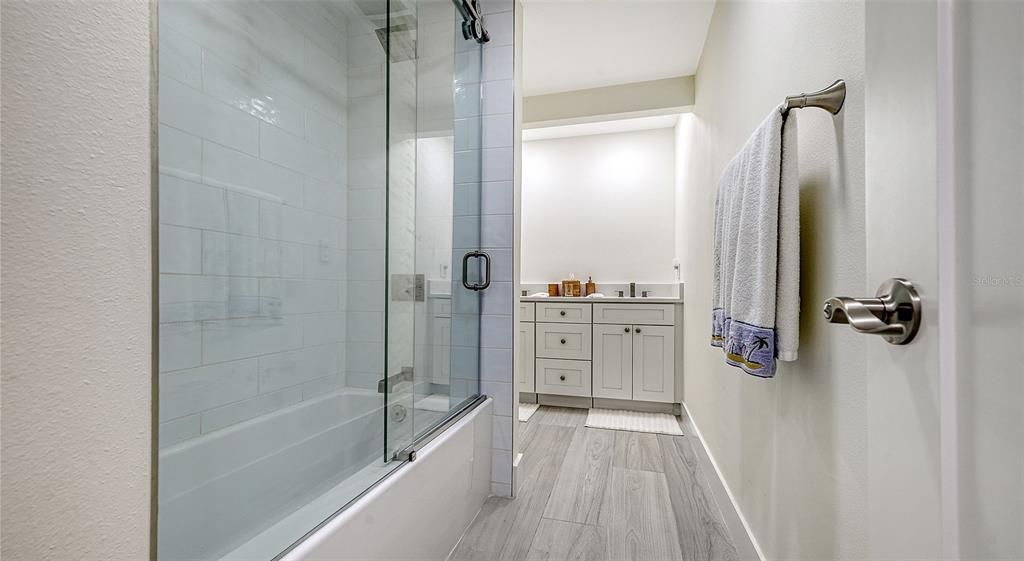 Под контрактом: $1,495,000 (4 спален, 3 ванн, 3220 Квадратных фут)