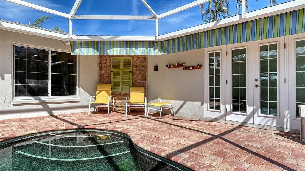 Под контрактом: $1,495,000 (4 спален, 3 ванн, 3220 Квадратных фут)