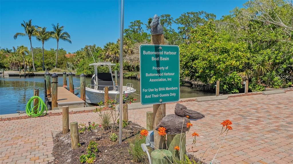 Под контрактом: $1,495,000 (4 спален, 3 ванн, 3220 Квадратных фут)