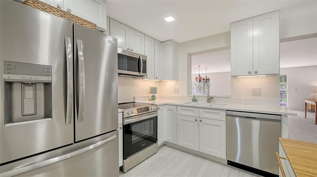 Под контрактом: $1,495,000 (4 спален, 3 ванн, 3220 Квадратных фут)