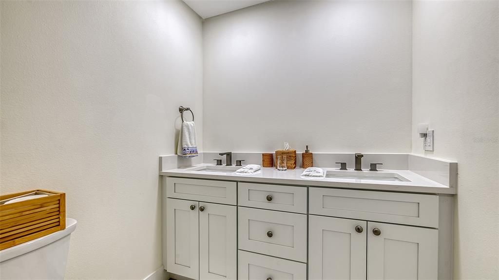 Под контрактом: $1,495,000 (4 спален, 3 ванн, 3220 Квадратных фут)