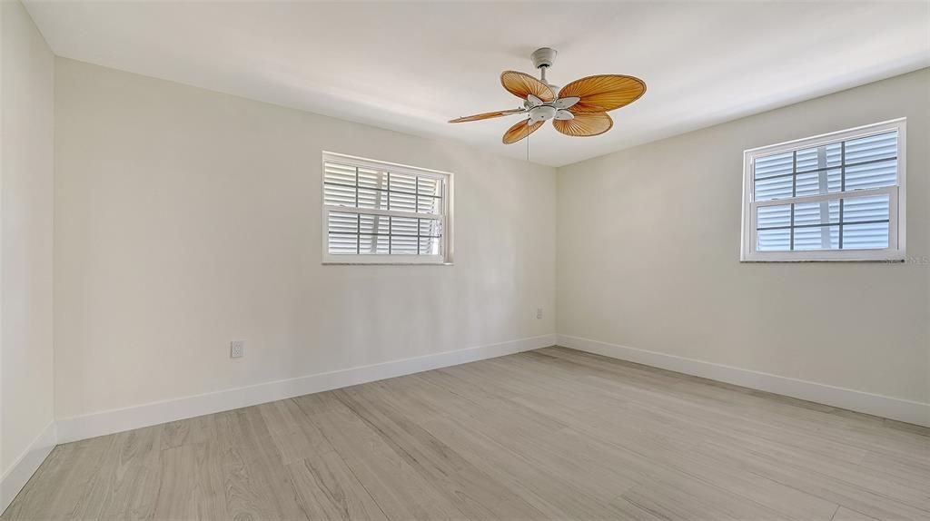 Под контрактом: $1,495,000 (4 спален, 3 ванн, 3220 Квадратных фут)