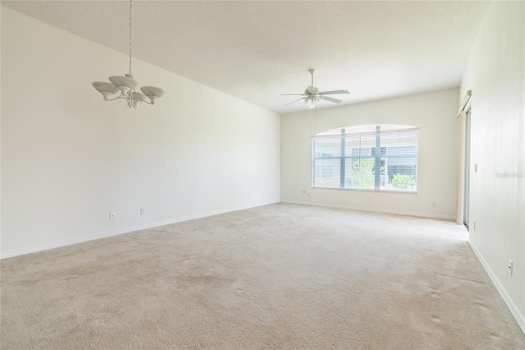 出租: $1,900 (2 贝兹, 2 浴室, 1418 平方英尺)