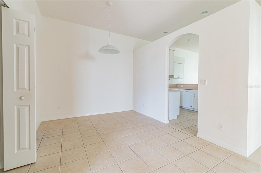 出租: $1,900 (2 贝兹, 2 浴室, 1418 平方英尺)