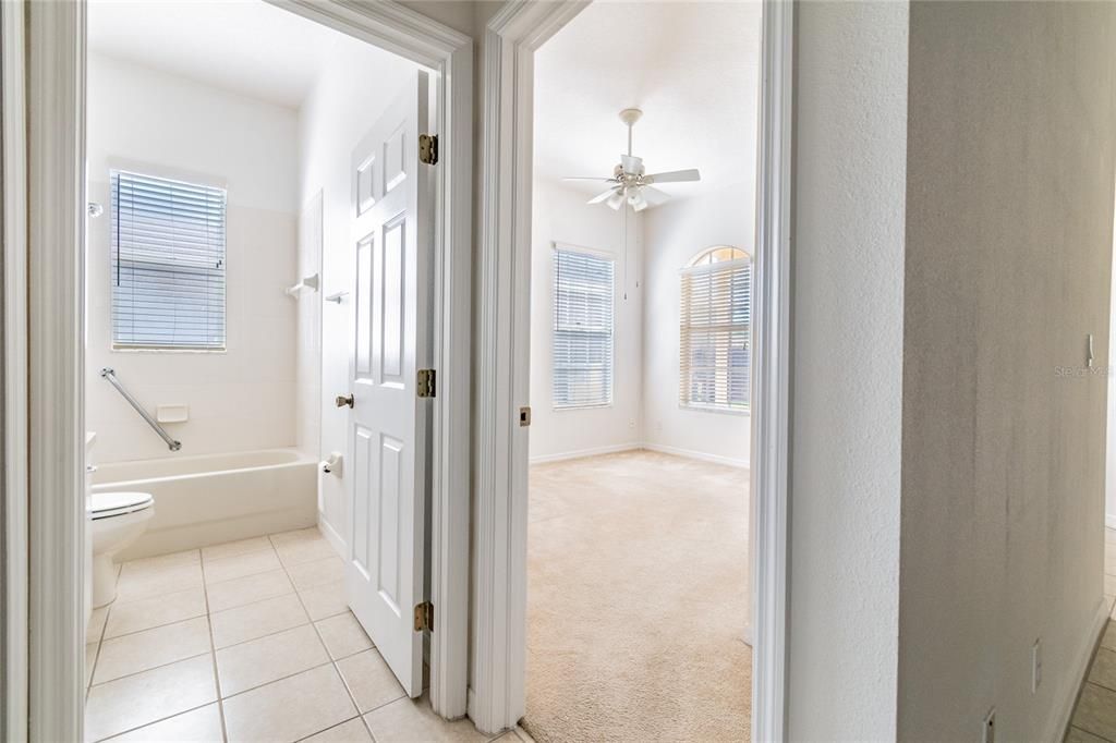 出租: $1,900 (2 贝兹, 2 浴室, 1418 平方英尺)