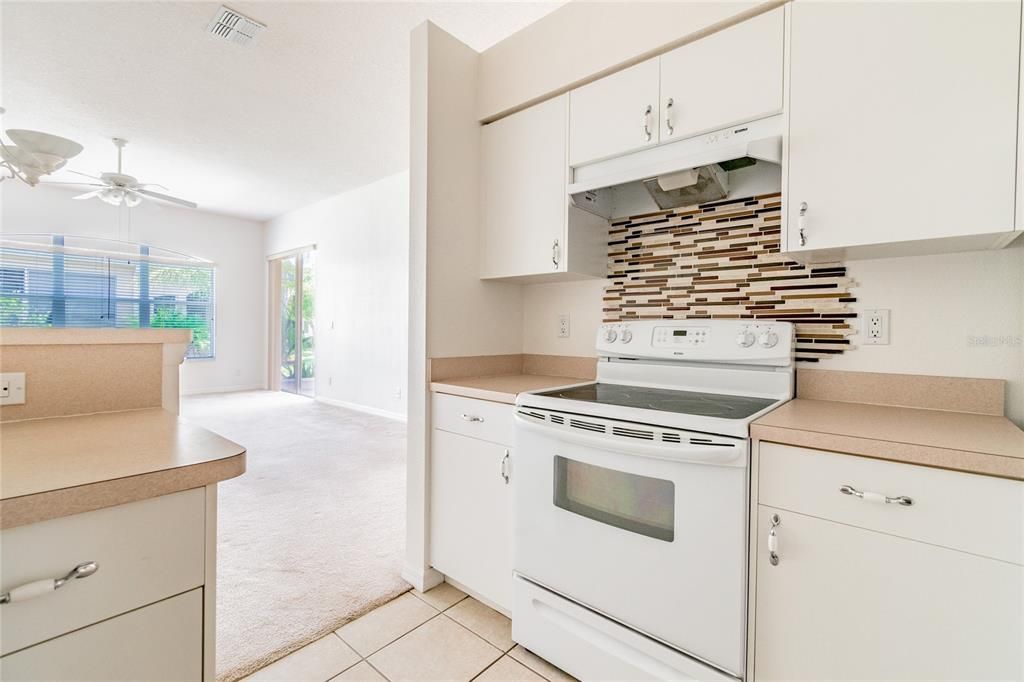 出租: $1,900 (2 贝兹, 2 浴室, 1418 平方英尺)