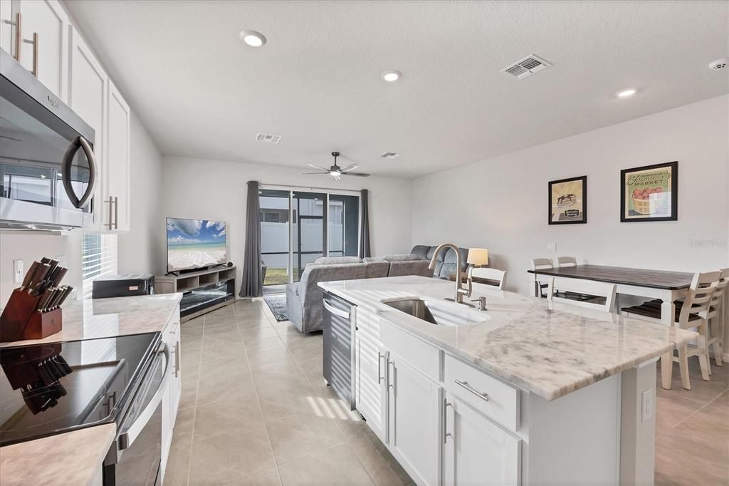 На продажу: $350,000 (3 спален, 2 ванн, 1745 Квадратных фут)