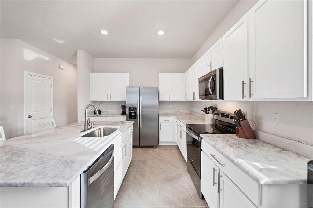 На продажу: $350,000 (3 спален, 2 ванн, 1745 Квадратных фут)