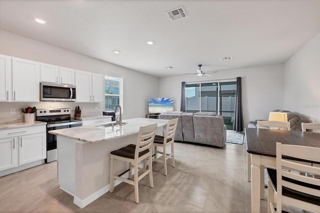 На продажу: $350,000 (3 спален, 2 ванн, 1745 Квадратных фут)