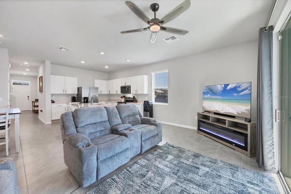 На продажу: $350,000 (3 спален, 2 ванн, 1745 Квадратных фут)