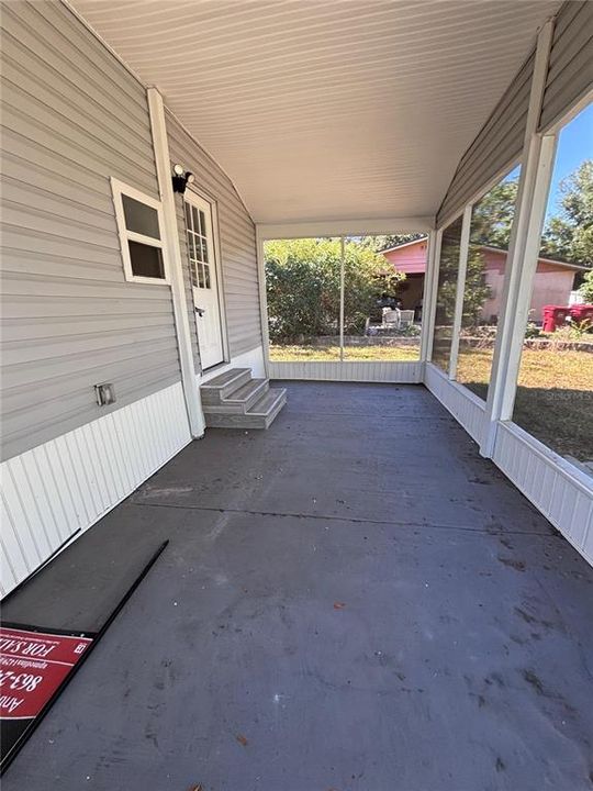 For Sale: $255,000 (2 beds, 1 baths, 696 Square Feet)