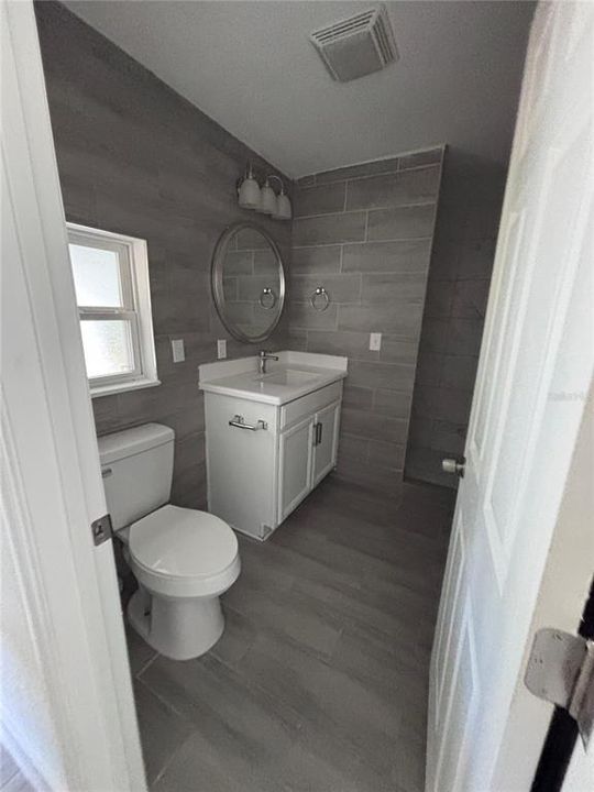 For Sale: $255,000 (2 beds, 1 baths, 696 Square Feet)