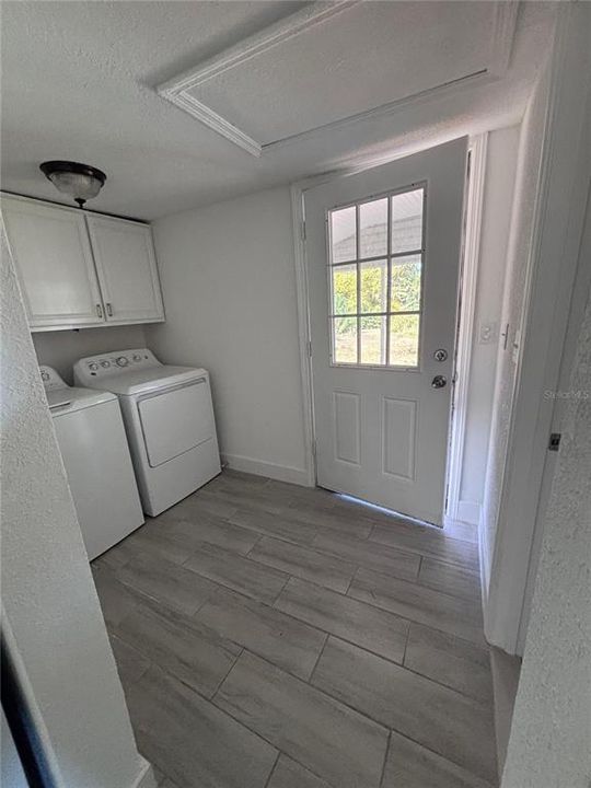 For Sale: $255,000 (2 beds, 1 baths, 696 Square Feet)