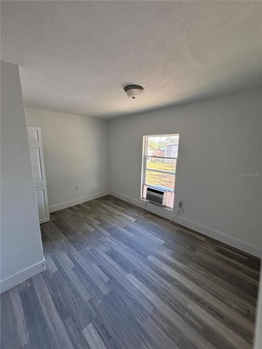 For Sale: $255,000 (2 beds, 1 baths, 696 Square Feet)