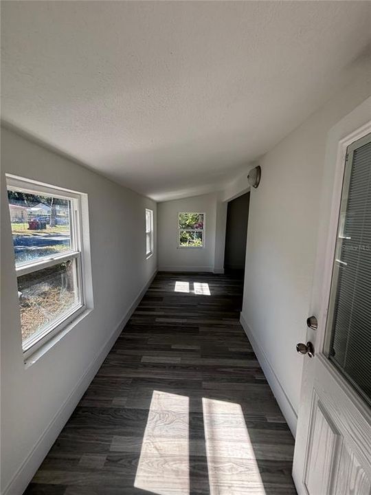 For Sale: $255,000 (2 beds, 1 baths, 696 Square Feet)